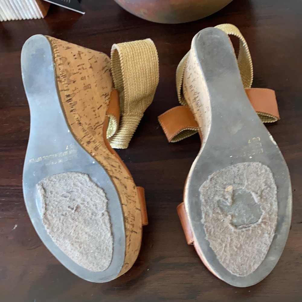 Cathy Jean - Brown Gold Strap Wedge - Picture 4 of 6